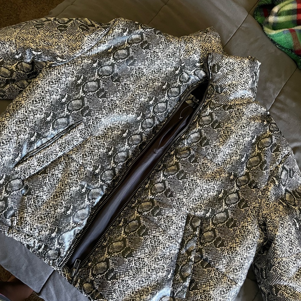 Puffer Jacket - Picture 2 of 3